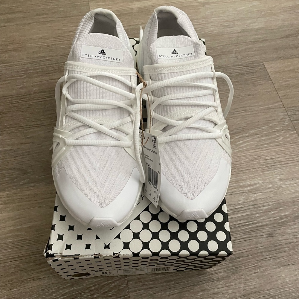 BRAND NEW STELLAMCARTNEY ADDIDAS
-with box
-ds
-negotiable
-size 8 1/2 woman's